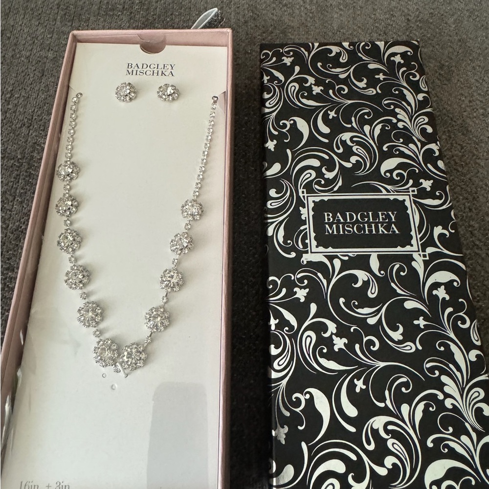 BADGLEY MISCHKA Necklace and earring set